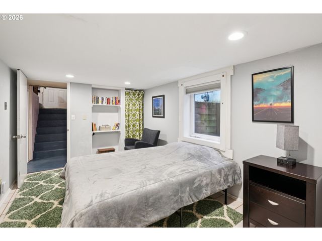 7624 Se MORRISON St, Portland, OR 97215