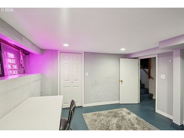 7624 Se MORRISON St, Portland, OR 97215