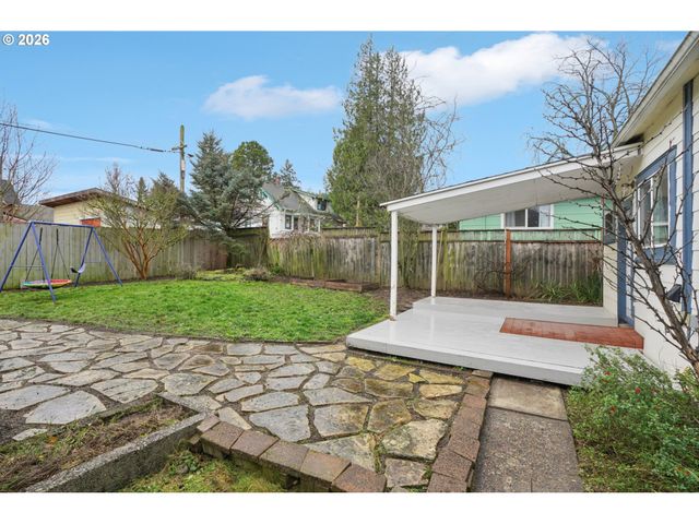 7624 Se MORRISON St, Portland, OR 97215