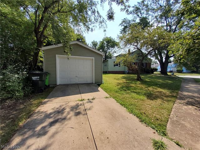 4113 Stonehaven Road, Cleveland, OH 44121