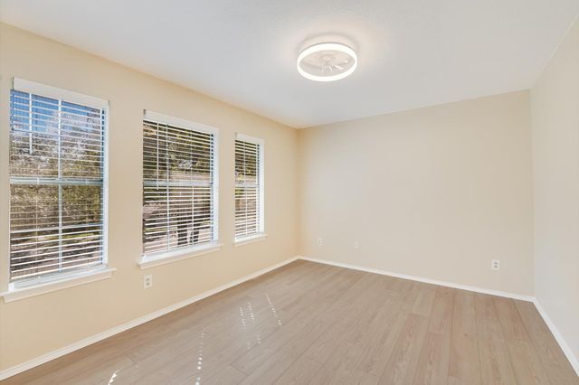 6808 Luckenbach LN, Austin, TX 78729