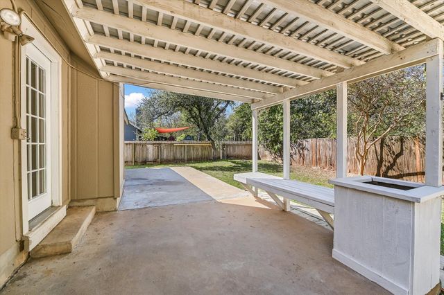 6808 Luckenbach LN, Austin, TX 78729