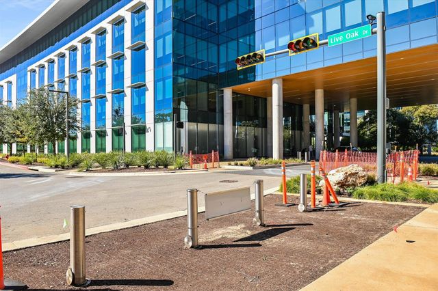 6808 Luckenbach LN, Austin, TX 78729