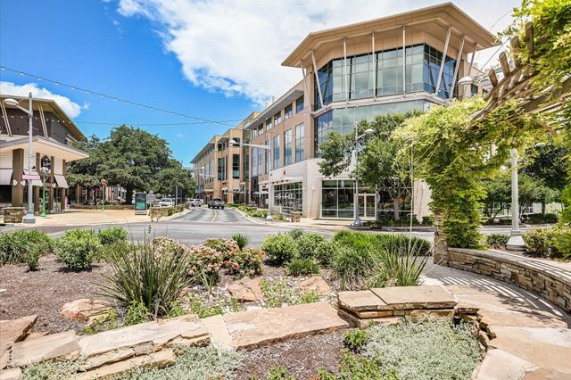 6808 Luckenbach LN, Austin, TX 78729