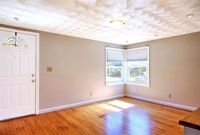 121 Hamilton Avenue, Warwick, RI 02886