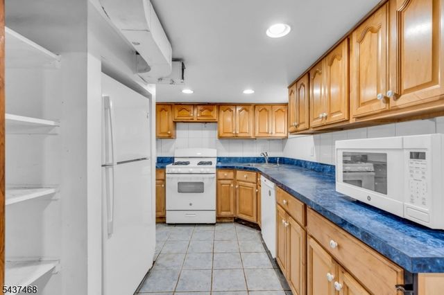 7 Washington Ave, Elmwood Park Boro, NJ 07407