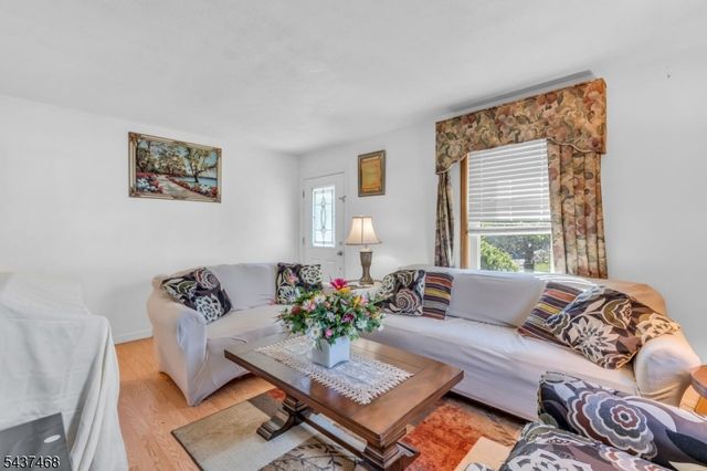 7 Washington Ave, Elmwood Park Boro, NJ 07407