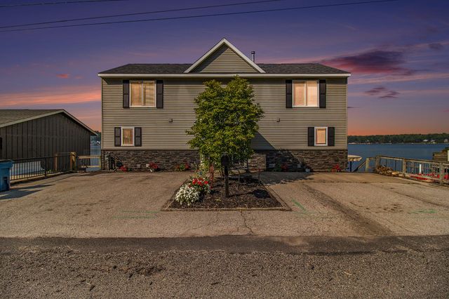 5293 W Monroe Road, Pentwater, MI 49449