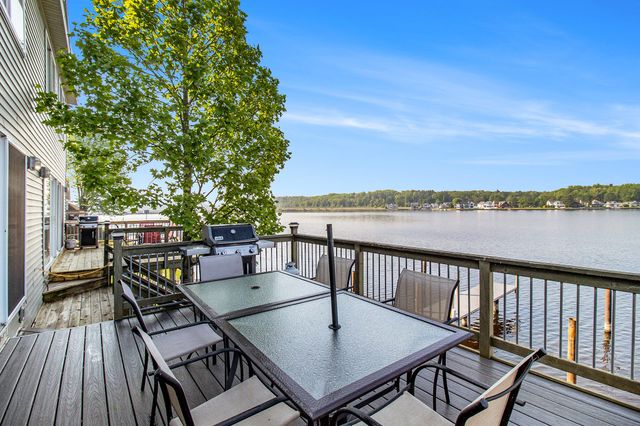 5293 W Monroe Road, Pentwater, MI 49449