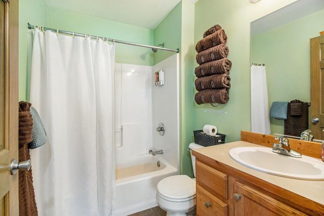 5293 W Monroe Road, Pentwater, MI 49449