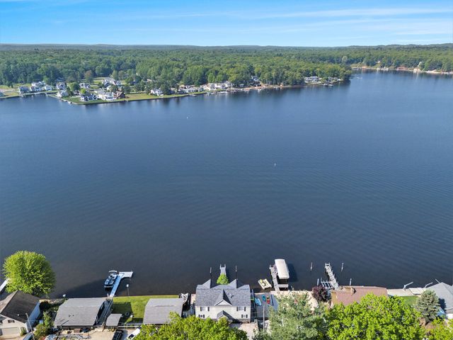 5293 W Monroe Road, Pentwater, MI 49449