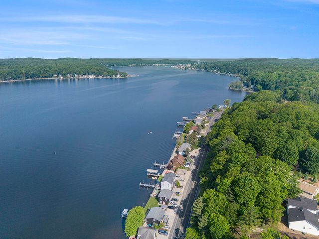 5293 W Monroe Road, Pentwater, MI 49449