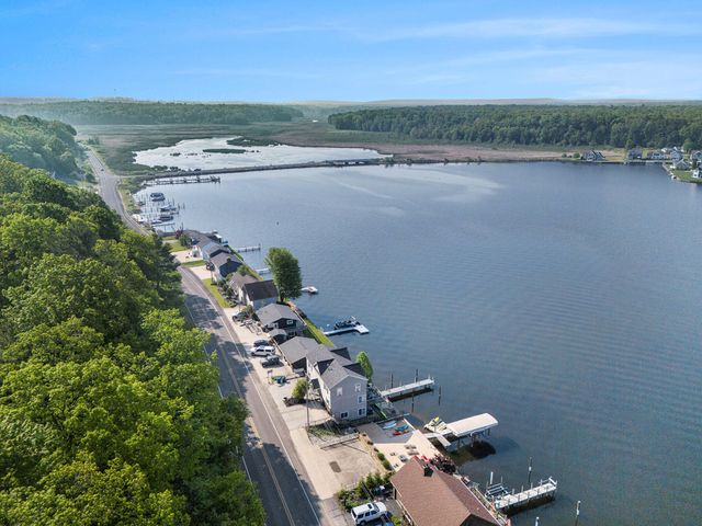 5293 W Monroe Road, Pentwater, MI 49449