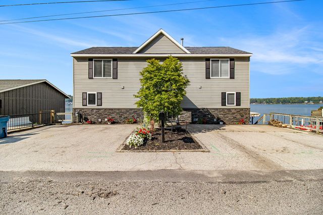 5293 W Monroe Road, Pentwater, MI 49449
