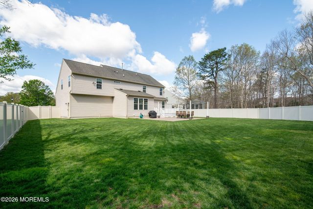 32 Carriage Way, Barnegat, NJ 08005