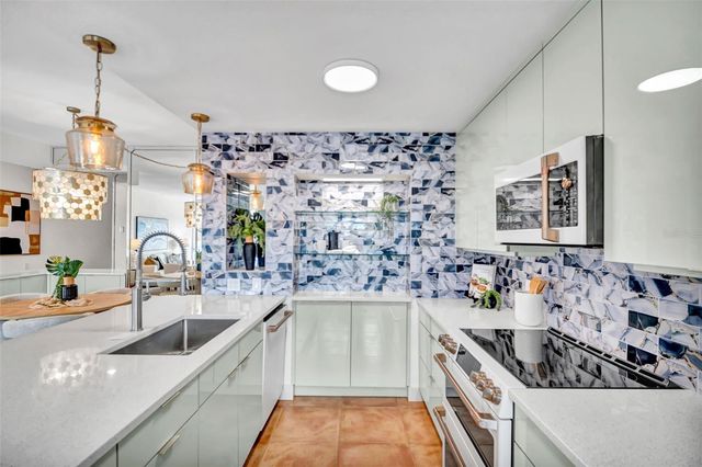 910 PINELLAS BAYWAY S 107, Tierra Verde, FL 33715