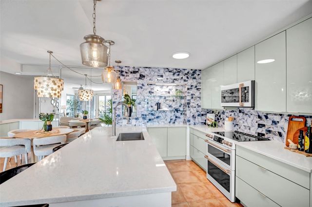910 PINELLAS BAYWAY S 107, Tierra Verde, FL 33715
