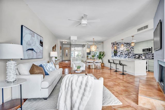 910 PINELLAS BAYWAY S 107, Tierra Verde, FL 33715