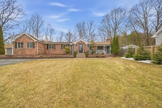 30 Glendale Ave, Uxbridge, MA 01569