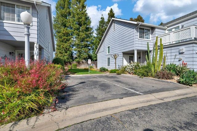 7534 N Millbrook Avenue, Fresno, CA 93720