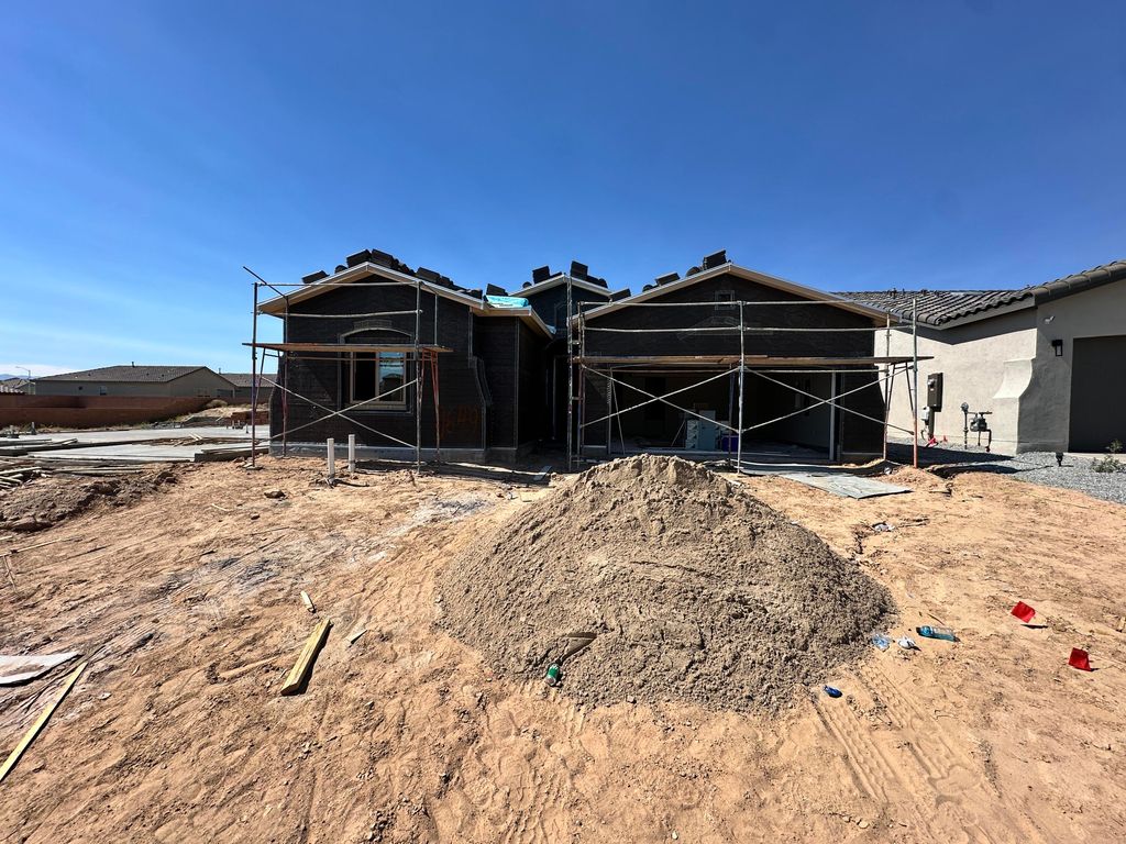 1649 Valle De Colores Street NW, Los Lunas, NM 87031