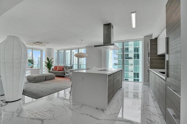 330 Sunny Isles Blvd 5-2207, Sunny Isles Beach, FL 33160