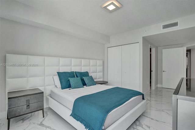 330 Sunny Isles Blvd 5-2207, Sunny Isles Beach, FL 33160
