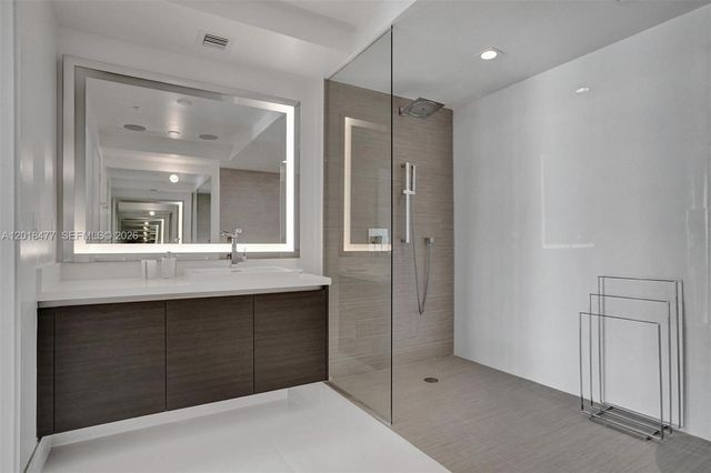 330 Sunny Isles Blvd 5-2207, Sunny Isles Beach, FL 33160