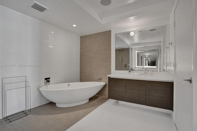330 Sunny Isles Blvd 5-2207, Sunny Isles Beach, FL 33160