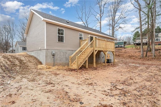 129 Lake Street, Elkin, NC 28621