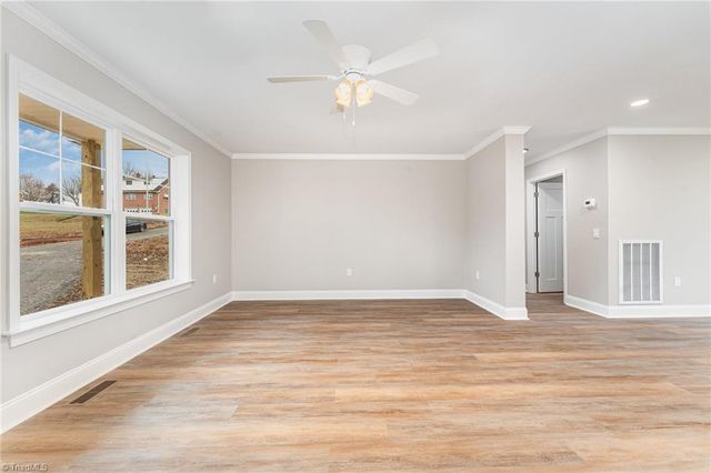 129 Lake Street, Elkin, NC 28621