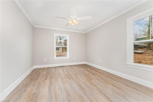 129 Lake Street, Elkin, NC 28621