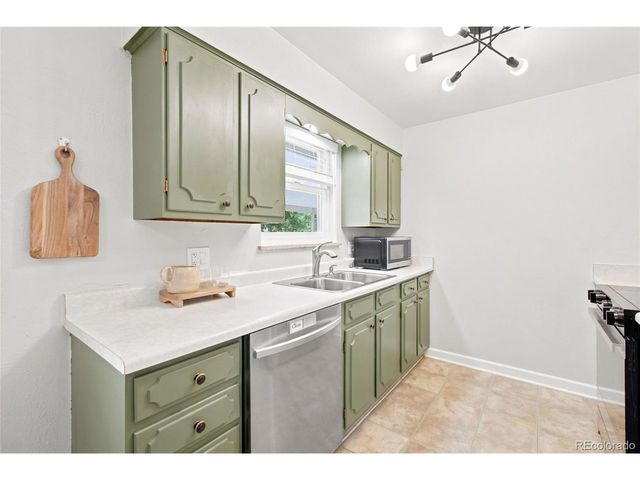 8402 Chase St, Arvada, CO 80003