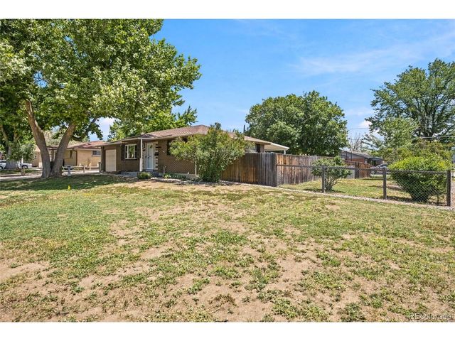 8402 Chase St, Arvada, CO 80003