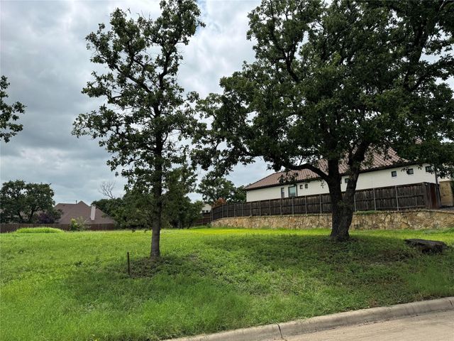 905 Crown Court, Burleson, TX 76028