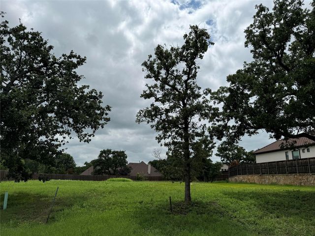 905 Crown Court, Burleson, TX 76028