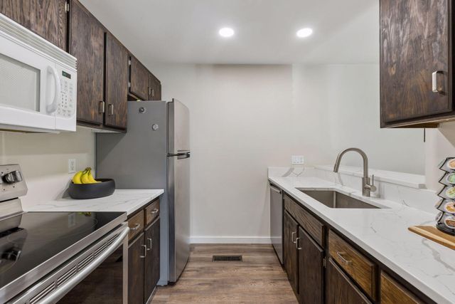 2478 Cobble Hill Alcove D, Woodbury, MN 55125