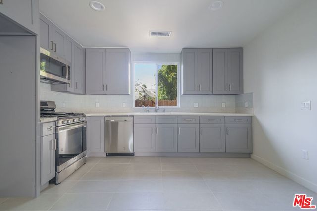 2896 W 14th Street, Los Angeles, CA 90006