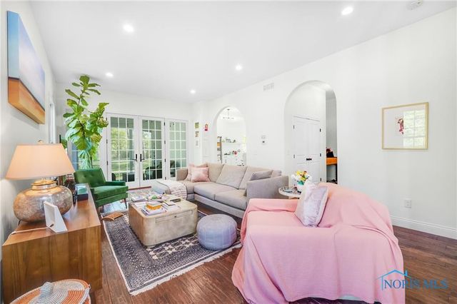 8740 Dorr Street, Toledo, OH 43617