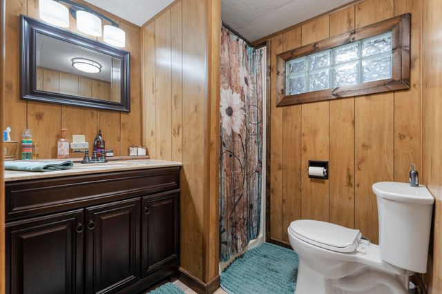 25200 S 607 Lane, Grove, OK 74344