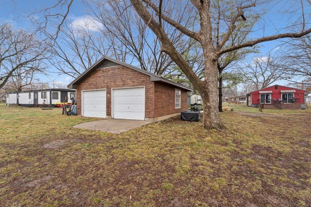 25200 S 607 Lane, Grove, OK 74344