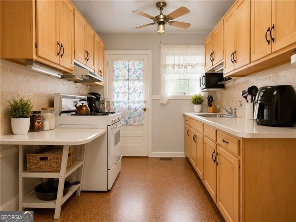 202 S Sage Street, Toccoa, GA 30577 — photo 4