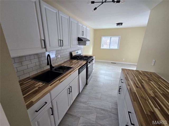 11035 Saturn Drive, Maryland Heights, MO 63043