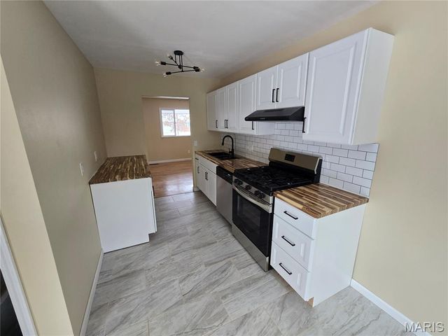 11035 Saturn Drive, Maryland Heights, MO 63043