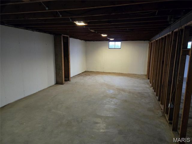 11035 Saturn Drive, Maryland Heights, MO 63043