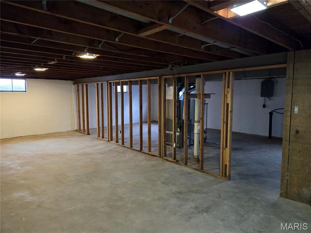 11035 Saturn Drive, Maryland Heights, MO 63043