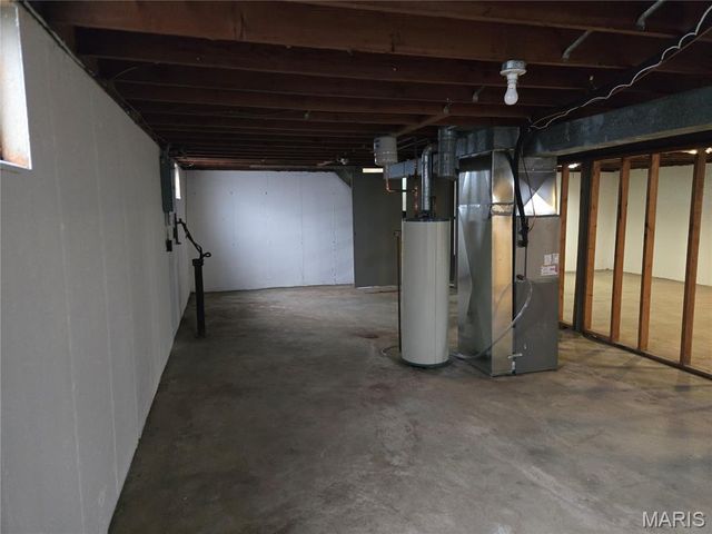 11035 Saturn Drive, Maryland Heights, MO 63043