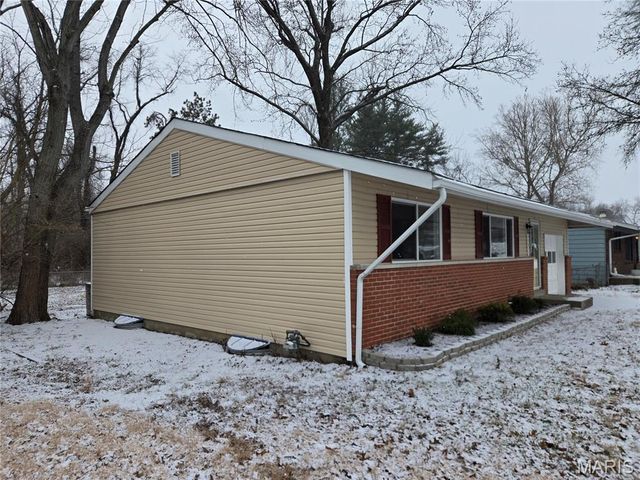 11035 Saturn Drive, Maryland Heights, MO 63043