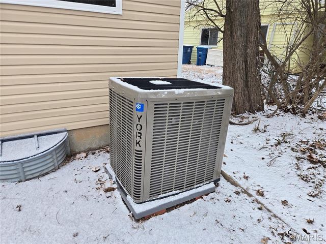 11035 Saturn Drive, Maryland Heights, MO 63043