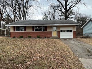 11035 Saturn Drive, Maryland Heights, MO 63043